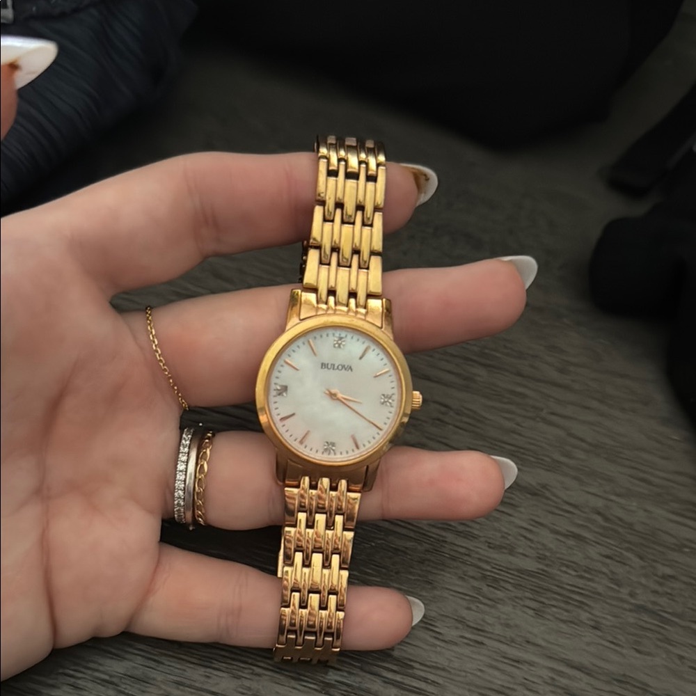 Bulova Gold Classic Watch with Elegant Design